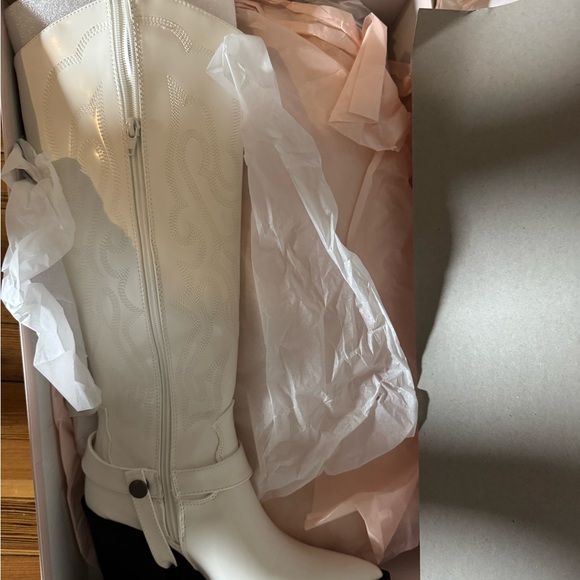 JustFab Shoes - JustFab White Heeled Boots Elegant Style